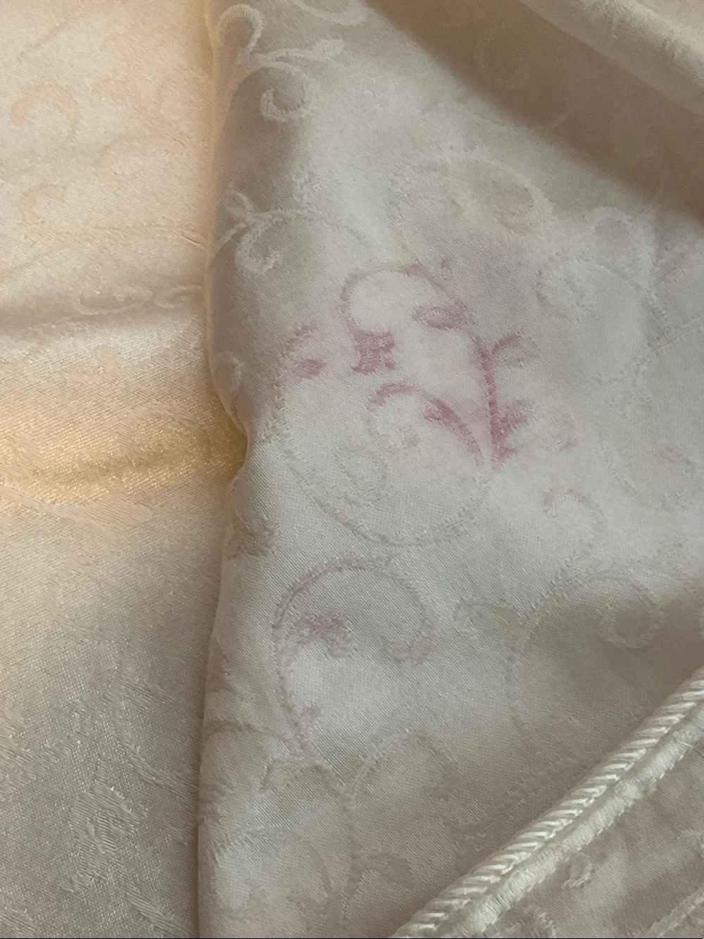 Elegant White Damask Tablecloth - Classic Jacquard Linen